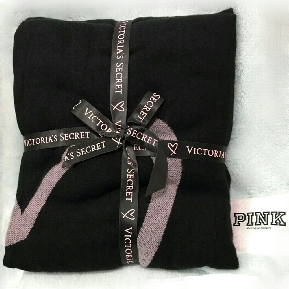Valentine's Gift! New Victoria Secret Blanket Wrap Throw VS Pink Heart - Picture 3 of 7